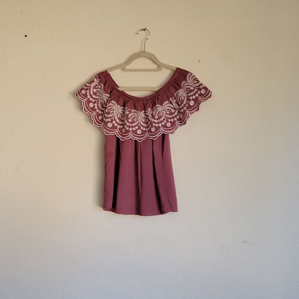 A'GACI oof the shoulder embroidered blouse size Medium color lavender